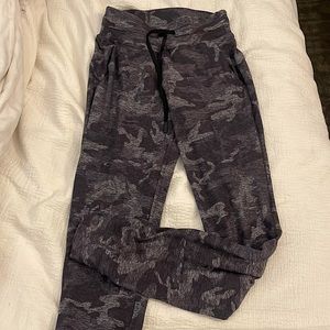 Lululemon Ready to Rulu jogger-grey and black camo-size 2